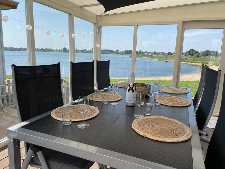 Luxe Chalet Direct Aan Het Water Met Strand Lith Экстерьер фото