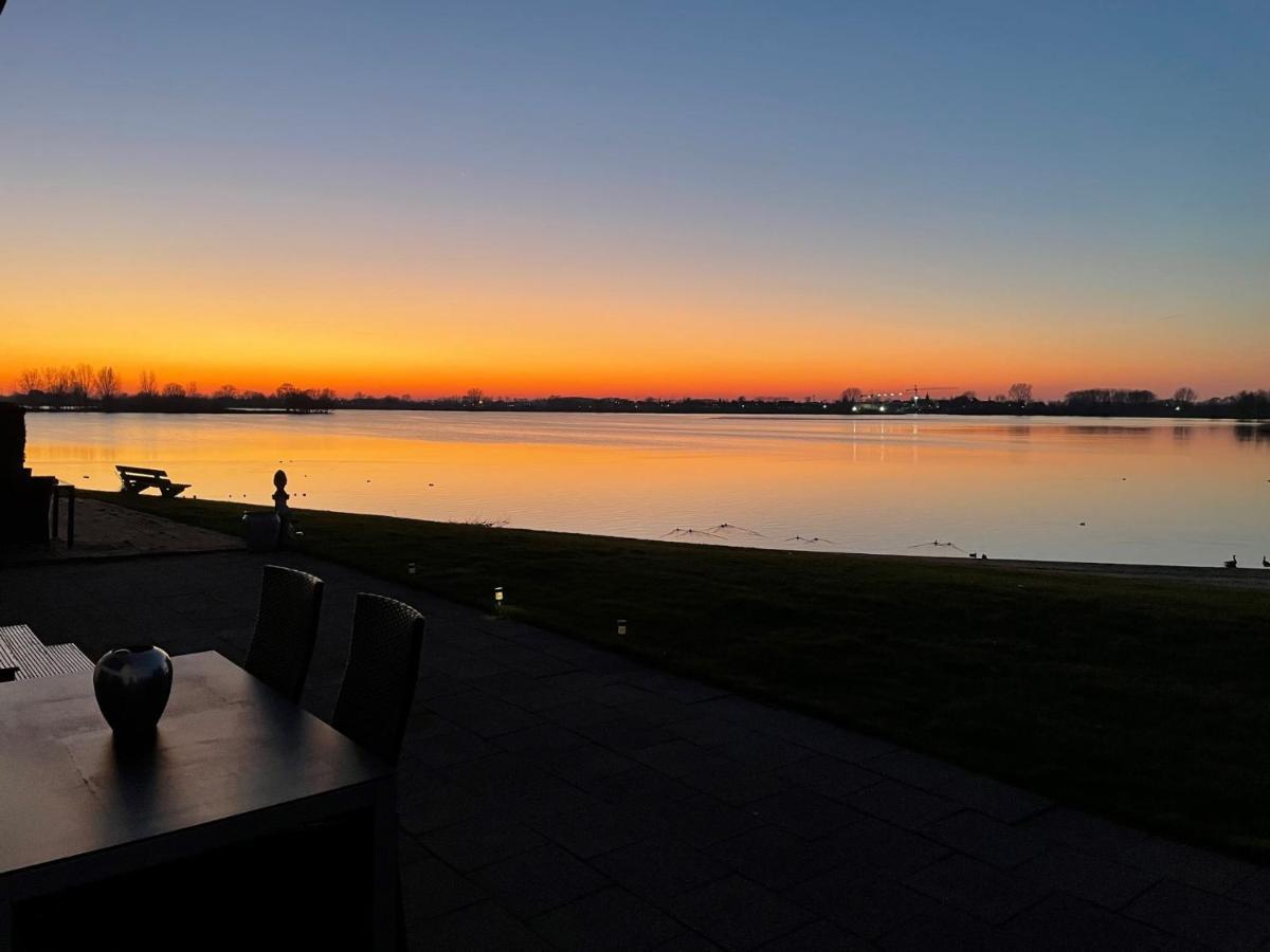 Luxe Chalet Direct Aan Het Water Met Strand Lith Экстерьер фото